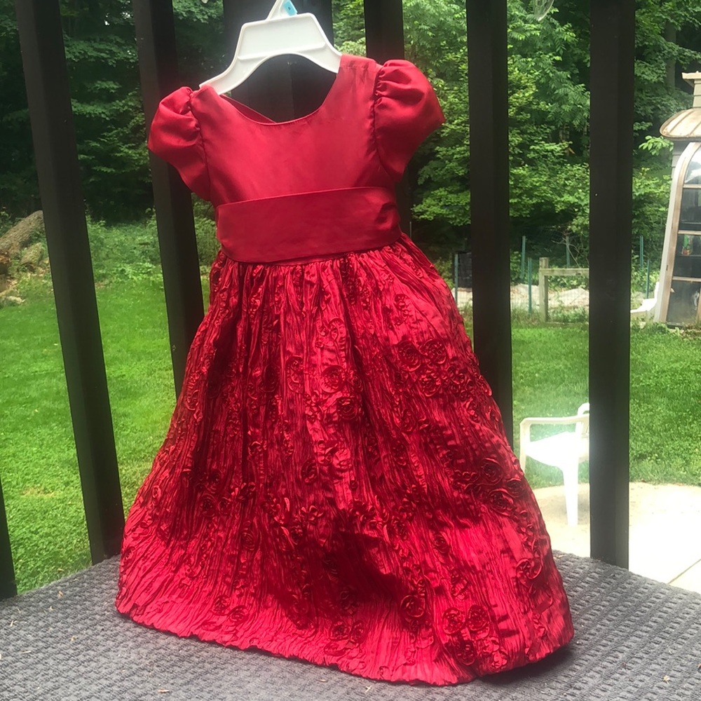 Beautiful girls holiday formal dress, size 4.